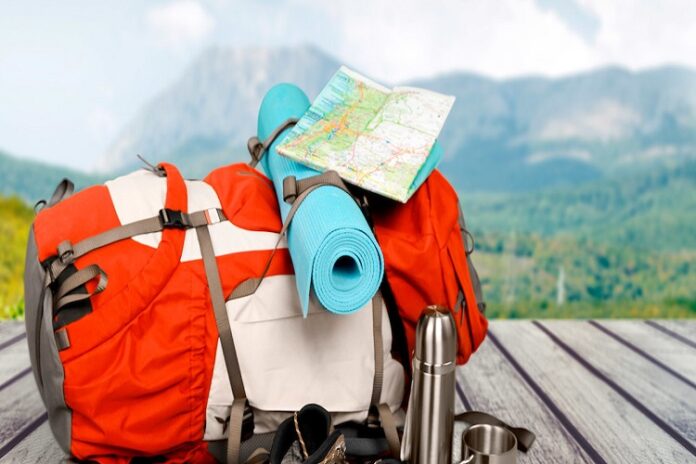 travel backpackers